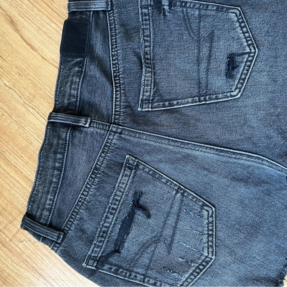 New AMERICAN EAGLE HIGHEST RISE 90’S BOYFRIEND SHORTS DISTRESSED FRAY BLACK JEAN - Picture 7 of 9
